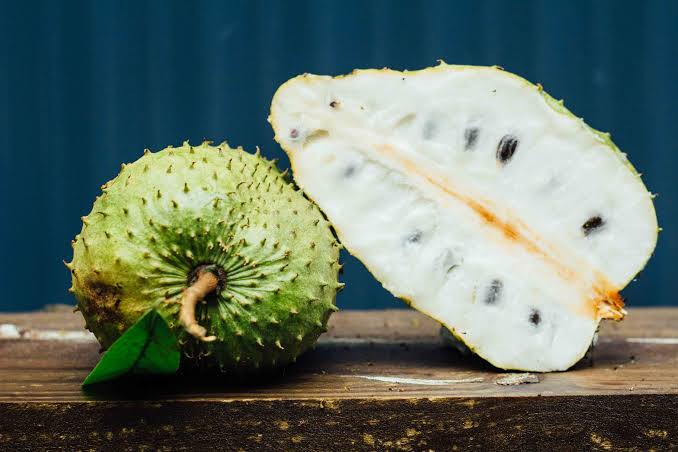 Soursop: Why Everyone’s Talking About Soursop Leaves and Pulp for Natural Healing