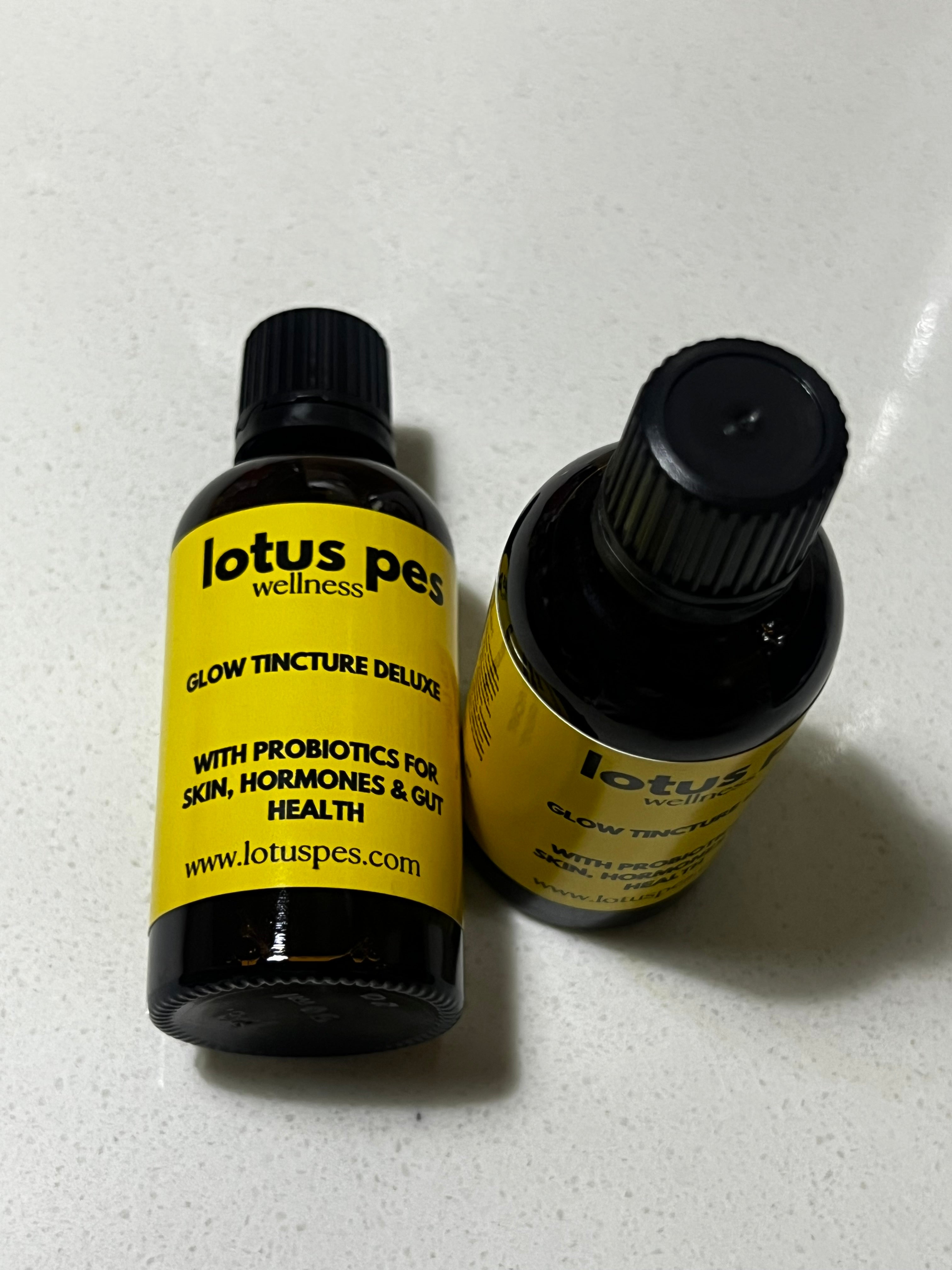 GLOW TINCTURE DELUXE
• Herbal Radiance Formula with Probiotics for Skin, Hormones & Gut Health