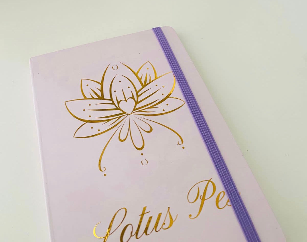 Lotus Pēs Notebook